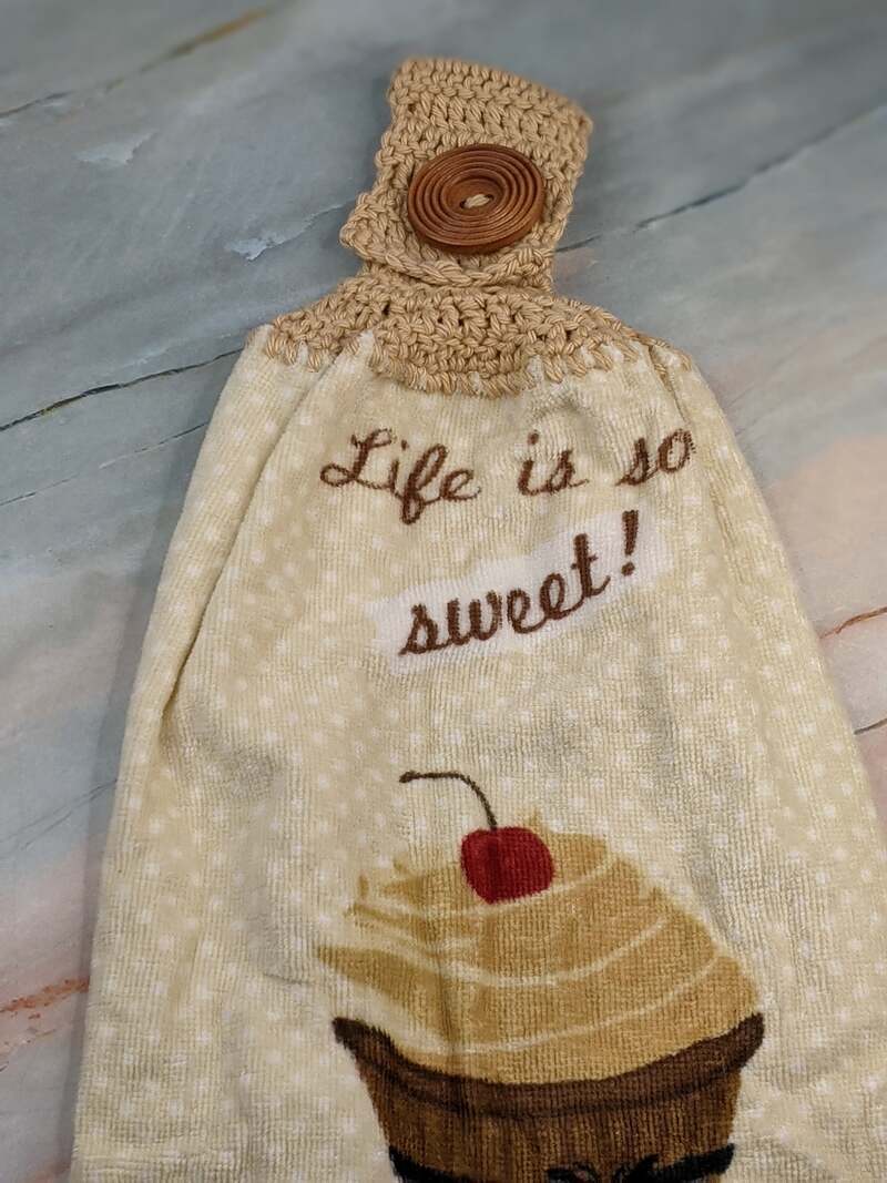 Cupcake Towel (Crochet Topper)