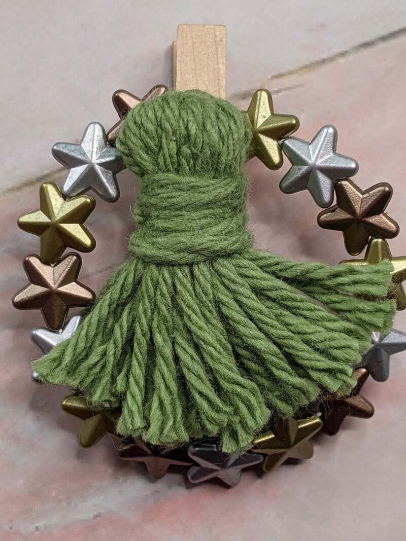 Stars Wreath Clip with Green Tassel