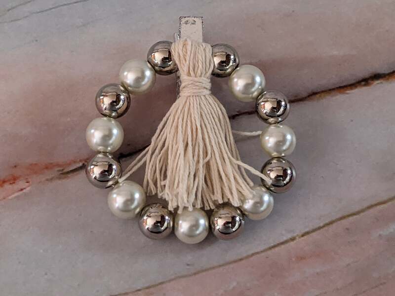 Silver Pearl Tassel Wreath Clip