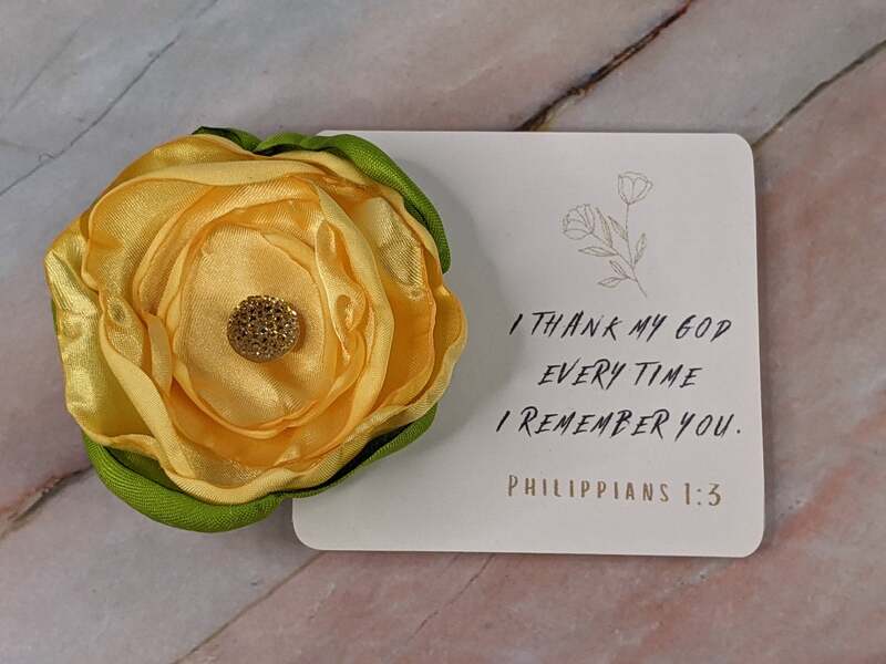 Yellow Round Flower Clip with "I Thank My God" Tag
